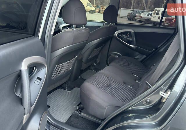 Сірий Тойота РАВ 4, об'ємом двигуна 2 л та пробігом 90 тис. км за 12300 $, фото 119 на Automoto.ua