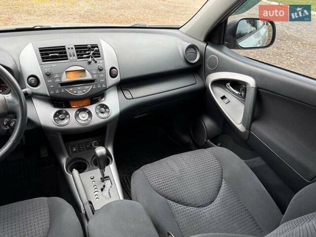 Серый Тойота РАВ 4, объемом двигателя 2 л и пробегом 80 тыс. км за 12600 $, фото 30 на Automoto.ua