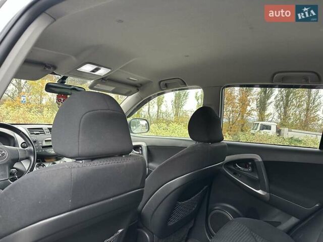 Серый Тойота РАВ 4, объемом двигателя 2 л и пробегом 309 тыс. км за 8950 $, фото 33 на Automoto.ua