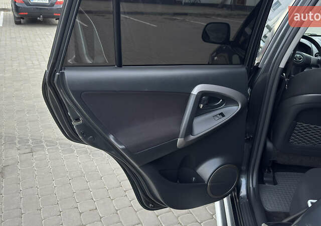 Серый Тойота РАВ 4, объемом двигателя 2 л и пробегом 90 тыс. км за 12300 $, фото 116 на Automoto.ua