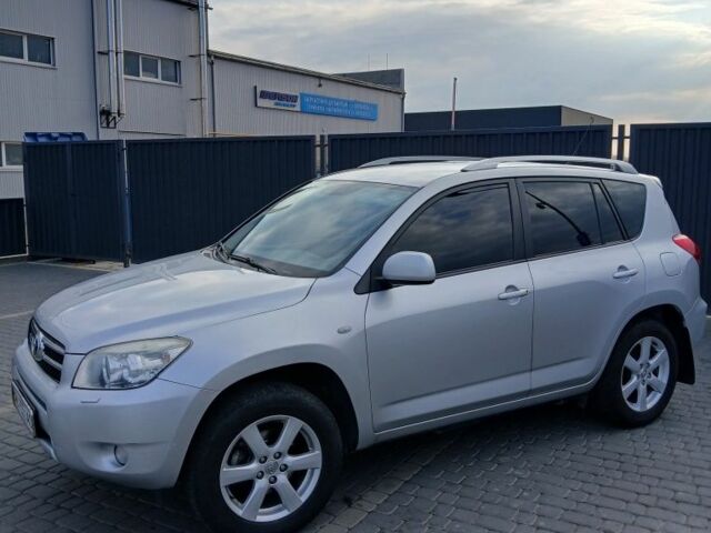 Серый Тойота РАВ 4, объемом двигателя 2 л и пробегом 260 тыс. км за 10100 $, фото 1 на Automoto.ua