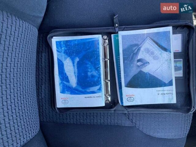 Серый Тойота РАВ 4, объемом двигателя 2 л и пробегом 158 тыс. км за 10800 $, фото 21 на Automoto.ua