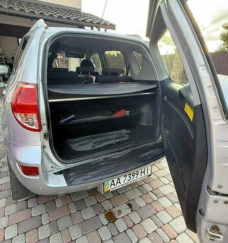 Серый Тойота РАВ 4, объемом двигателя 2 л и пробегом 267 тыс. км за 10900 $, фото 3 на Automoto.ua