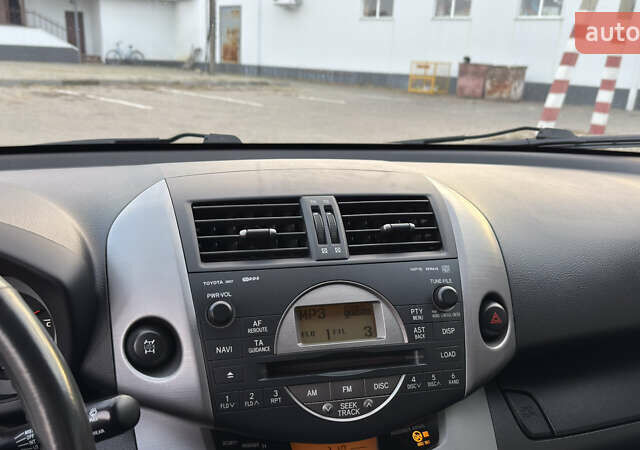 Сірий Тойота РАВ 4, об'ємом двигуна 2 л та пробігом 90 тис. км за 12300 $, фото 96 на Automoto.ua