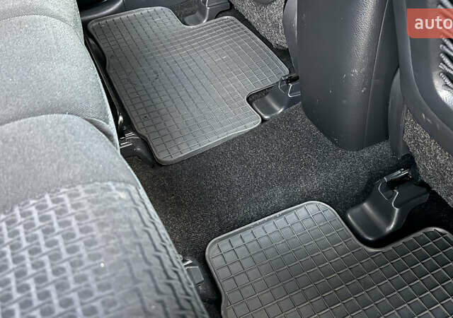 Сірий Тойота РАВ 4, об'ємом двигуна 2 л та пробігом 90 тис. км за 12300 $, фото 131 на Automoto.ua