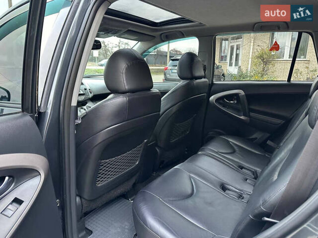 Серый Тойота РАВ 4, объемом двигателя 2 л и пробегом 230 тыс. км за 9450 $, фото 19 на Automoto.ua