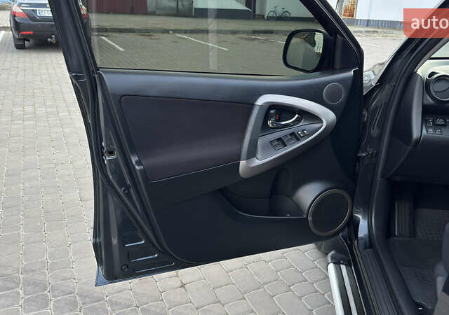 Сірий Тойота РАВ 4, об'ємом двигуна 2 л та пробігом 90 тис. км за 12300 $, фото 81 на Automoto.ua