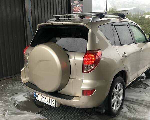 Серый Тойота РАВ 4, объемом двигателя 2.2 л и пробегом 350 тыс. км за 8600 $, фото 1 на Automoto.ua