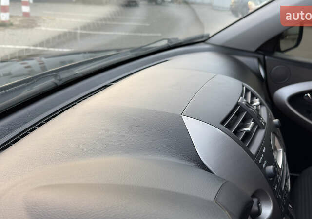 Серый Тойота РАВ 4, объемом двигателя 2 л и пробегом 90 тыс. км за 12300 $, фото 92 на Automoto.ua