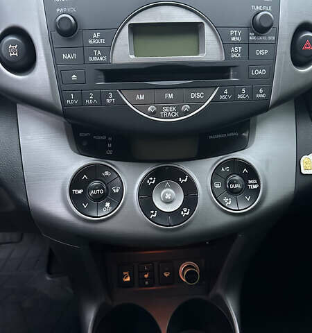 Серый Тойота РАВ 4, объемом двигателя 2 л и пробегом 252 тыс. км за 9700 $, фото 13 на Automoto.ua