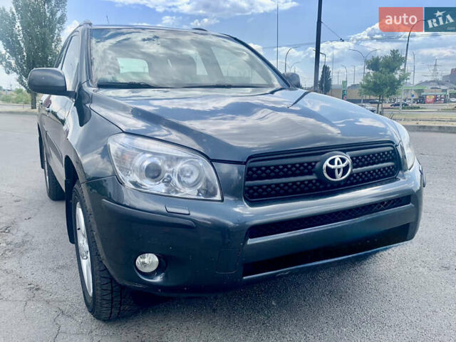 Серый Тойота РАВ 4, объемом двигателя 2 л и пробегом 317 тыс. км за 11777 $, фото 1 на Automoto.ua