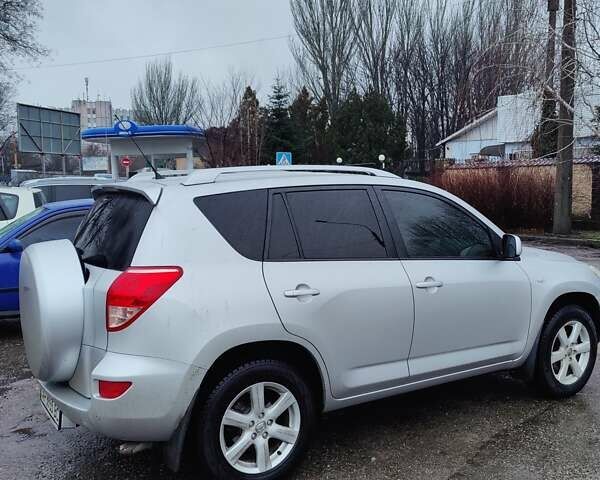 Сірий Тойота РАВ 4, об'ємом двигуна 2 л та пробігом 240 тис. км за 11000 $, фото 1 на Automoto.ua