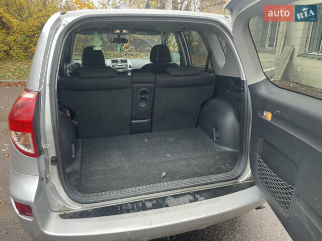 Серый Тойота РАВ 4, объемом двигателя 2.2 л и пробегом 239 тыс. км за 5700 $, фото 7 на Automoto.ua