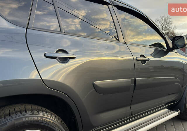 Серый Тойота РАВ 4, объемом двигателя 2 л и пробегом 90 тыс. км за 12300 $, фото 49 на Automoto.ua