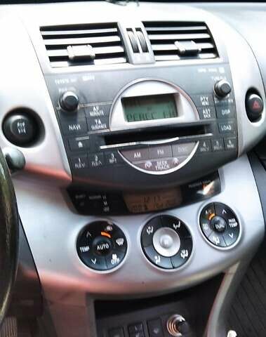 Серый Тойота РАВ 4, объемом двигателя 2 л и пробегом 346 тыс. км за 11000 $, фото 7 на Automoto.ua