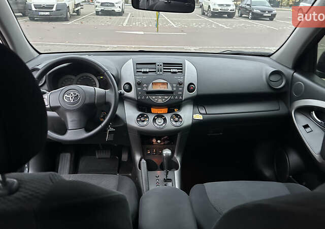 Серый Тойота РАВ 4, объемом двигателя 2 л и пробегом 252 тыс. км за 9700 $, фото 5 на Automoto.ua