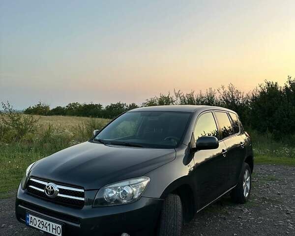 Серый Тойота РАВ 4, объемом двигателя 2.23 л и пробегом 241 тыс. км за 9300 $, фото 1 на Automoto.ua