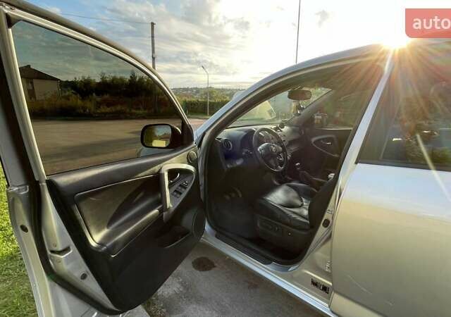 Серый Тойота РАВ 4, объемом двигателя 2.2 л и пробегом 314 тыс. км за 4500 $, фото 18 на Automoto.ua