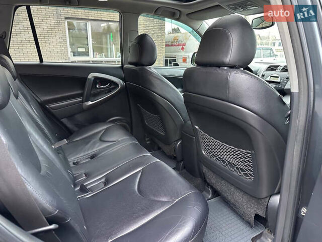 Серый Тойота РАВ 4, объемом двигателя 2 л и пробегом 230 тыс. км за 9450 $, фото 27 на Automoto.ua