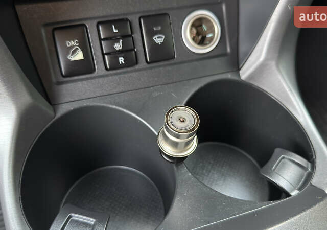 Сірий Тойота РАВ 4, об'ємом двигуна 2 л та пробігом 90 тис. км за 12300 $, фото 100 на Automoto.ua