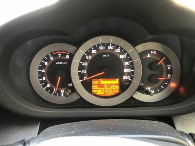 Серый Тойота РАВ 4, объемом двигателя 2 л и пробегом 242 тыс. км за 4500 $, фото 4 на Automoto.ua