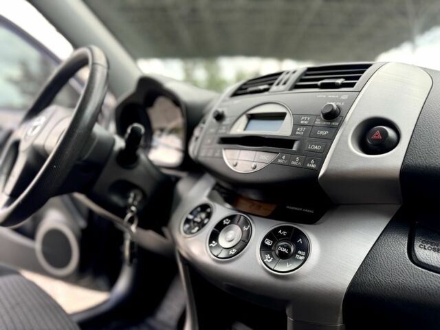 Серый Тойота РАВ 4, объемом двигателя 2 л и пробегом 241 тыс. км за 9400 $, фото 10 на Automoto.ua