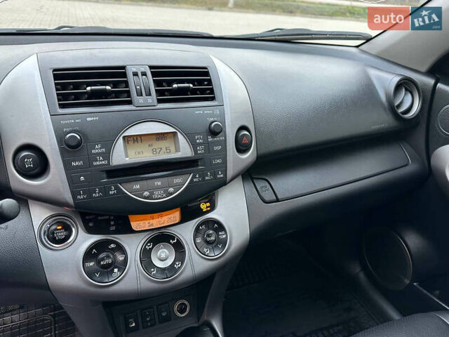 Серый Тойота РАВ 4, объемом двигателя 2 л и пробегом 230 тыс. км за 9450 $, фото 13 на Automoto.ua
