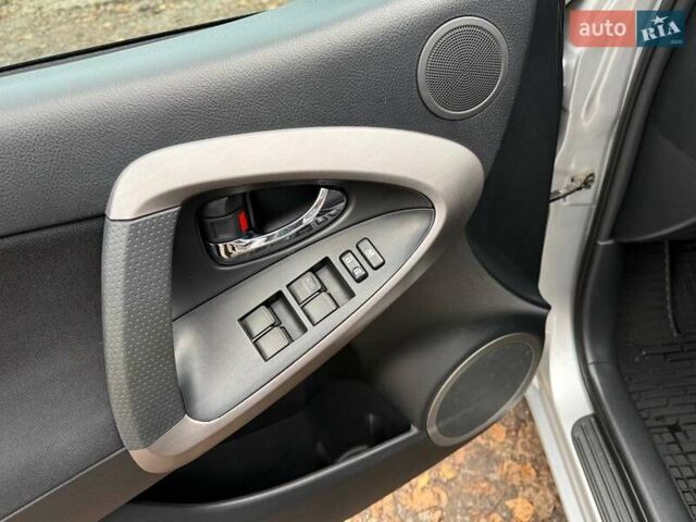 Серый Тойота РАВ 4, объемом двигателя 2 л и пробегом 80 тыс. км за 12600 $, фото 20 на Automoto.ua