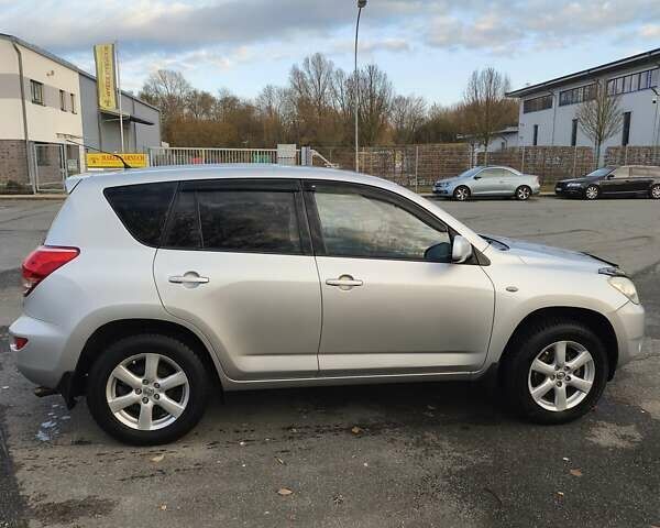 Серый Тойота РАВ 4, объемом двигателя 2 л и пробегом 167 тыс. км за 10577 $, фото 3 на Automoto.ua