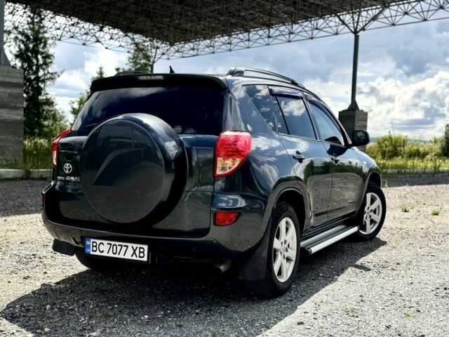 Серый Тойота РАВ 4, объемом двигателя 2 л и пробегом 241 тыс. км за 9400 $, фото 6 на Automoto.ua