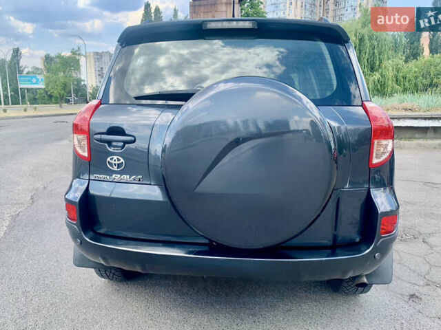 Серый Тойота РАВ 4, объемом двигателя 2 л и пробегом 317 тыс. км за 11777 $, фото 4 на Automoto.ua