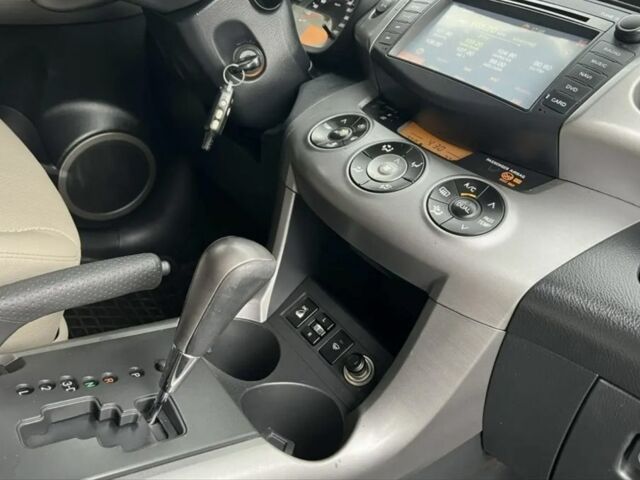 Серый Тойота РАВ 4, объемом двигателя 2 л и пробегом 190 тыс. км за 11700 $, фото 9 на Automoto.ua