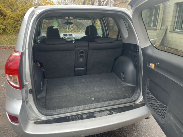 Серый Тойота РАВ 4, объемом двигателя 2.2 л и пробегом 239 тыс. км за 5700 $, фото 5 на Automoto.ua