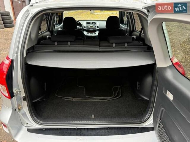 Серый Тойота РАВ 4, объемом двигателя 2 л и пробегом 80 тыс. км за 12600 $, фото 32 на Automoto.ua