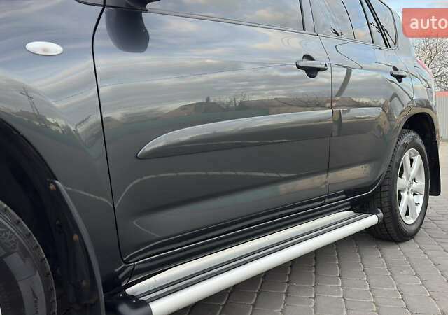Серый Тойота РАВ 4, объемом двигателя 2 л и пробегом 90 тыс. км за 12300 $, фото 75 на Automoto.ua