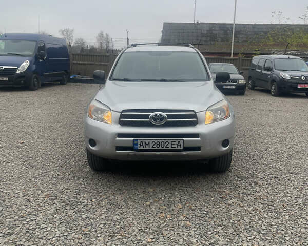 Сірий Тойота РАВ 4, об'ємом двигуна 2.4 л та пробігом 158 тис. км за 8500 $, фото 1 на Automoto.ua