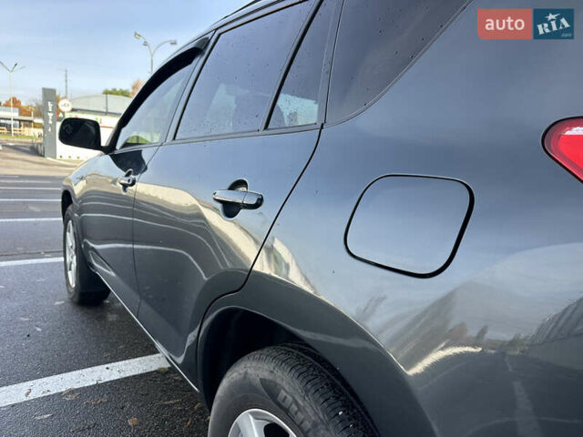 Серый Тойота РАВ 4, объемом двигателя 2 л и пробегом 213 тыс. км за 9999 $, фото 16 на Automoto.ua