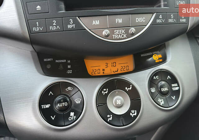 Серый Тойота РАВ 4, объемом двигателя 2 л и пробегом 90 тыс. км за 12300 $, фото 98 на Automoto.ua