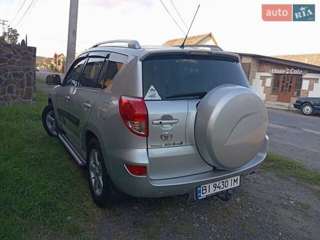 Серый Тойота РАВ 4, объемом двигателя 2 л и пробегом 165 тыс. км за 9999 $, фото 4 на Automoto.ua