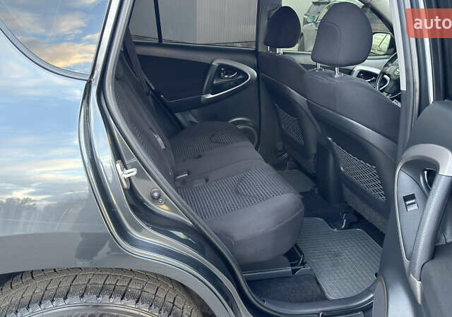 Сірий Тойота РАВ 4, об'ємом двигуна 2 л та пробігом 90 тис. км за 12300 $, фото 126 на Automoto.ua