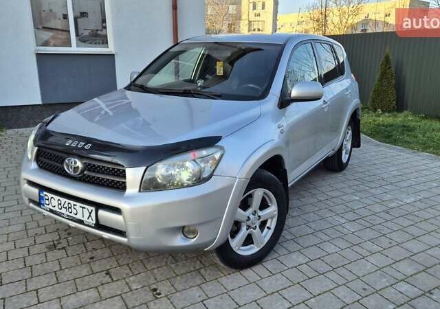 Серый Тойота РАВ 4, объемом двигателя 2.23 л и пробегом 293 тыс. км за 7999 $, фото 1 на Automoto.ua