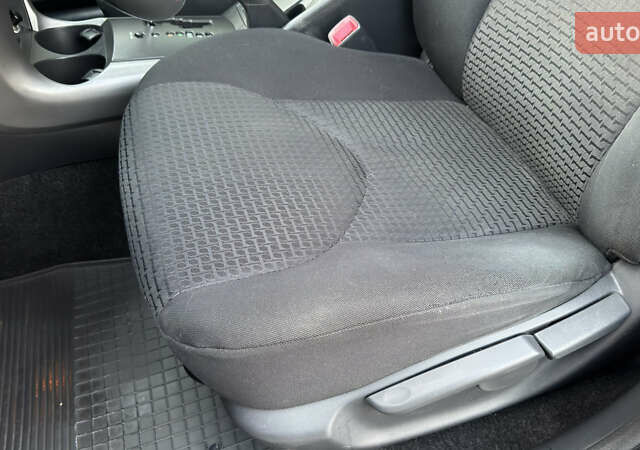 Сірий Тойота РАВ 4, об'ємом двигуна 2 л та пробігом 90 тис. км за 12300 $, фото 88 на Automoto.ua