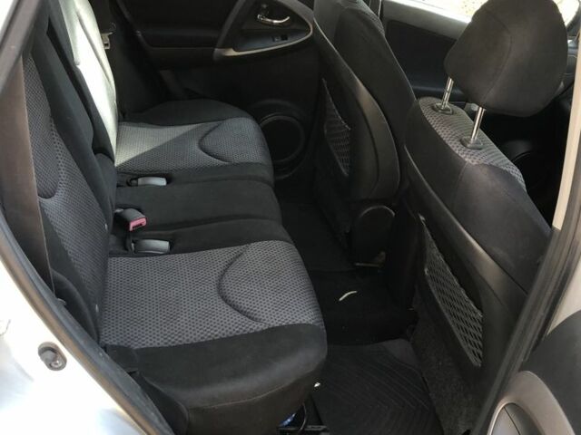 Серый Тойота РАВ 4, объемом двигателя 2 л и пробегом 242 тыс. км за 4500 $, фото 1 на Automoto.ua