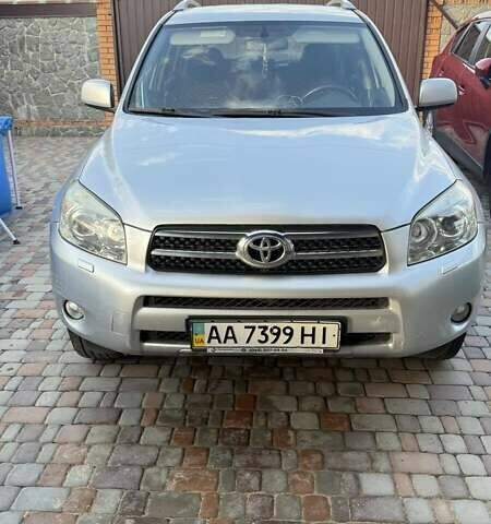 Серый Тойота РАВ 4, объемом двигателя 2 л и пробегом 267 тыс. км за 10900 $, фото 1 на Automoto.ua