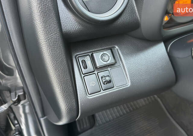 Серый Тойота РАВ 4, объемом двигателя 2 л и пробегом 90 тыс. км за 12300 $, фото 90 на Automoto.ua