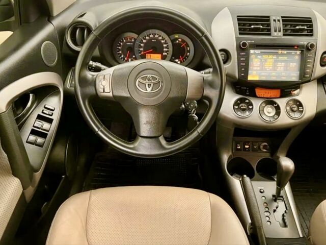 Серый Тойота РАВ 4, объемом двигателя 2 л и пробегом 190 тыс. км за 11700 $, фото 7 на Automoto.ua