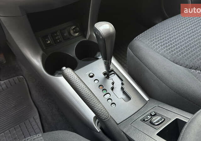 Серый Тойота РАВ 4, объемом двигателя 2 л и пробегом 90 тыс. км за 12300 $, фото 110 на Automoto.ua