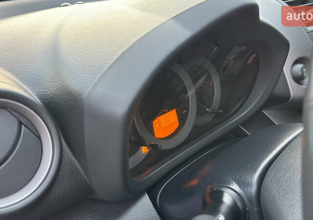 Сірий Тойота РАВ 4, об'ємом двигуна 2 л та пробігом 90 тис. км за 12300 $, фото 91 на Automoto.ua