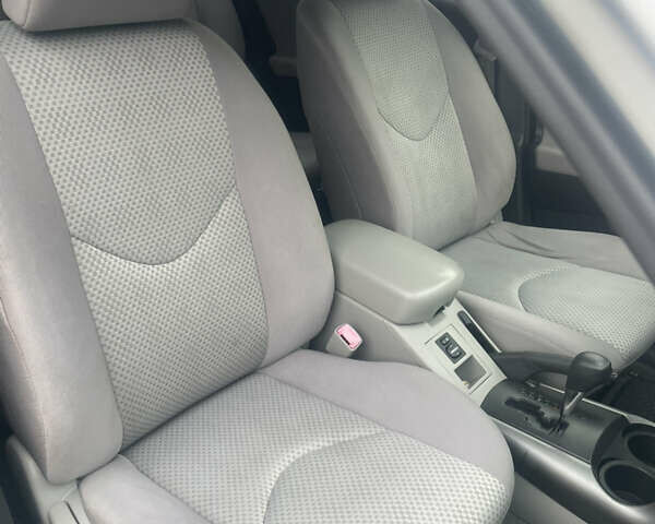 Сірий Тойота РАВ 4, об'ємом двигуна 2.4 л та пробігом 158 тис. км за 8500 $, фото 16 на Automoto.ua