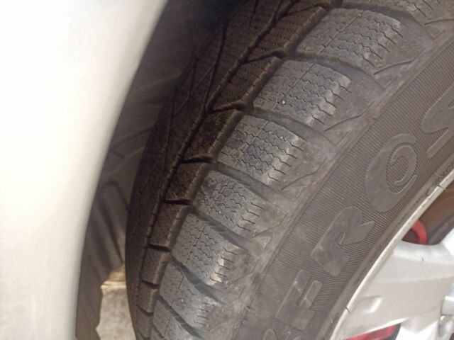 Сірий Тойота РАВ 4, об'ємом двигуна 2.2 л та пробігом 308 тис. км за 6200 $, фото 3 на Automoto.ua